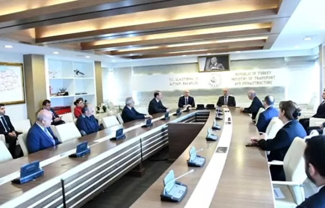 Ulaştırma ve Altyapı Bakanlığı'nda devir teslim töreni yapıldı Ulaştırma ve Altyapı Bakanlığı'nda devir teslim töreni yapıldı