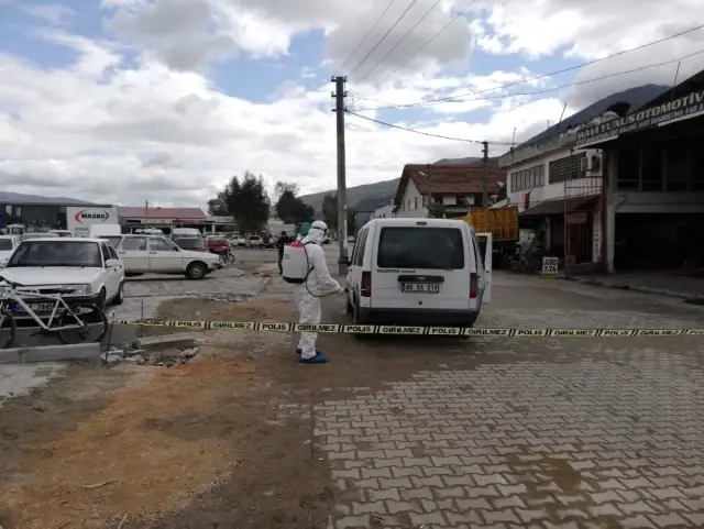 Yaşlı adam yolda ölü bulundu Yaşlı adam yolda ölü bulundu
