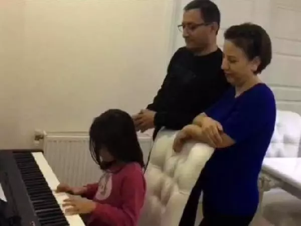 Alaşehirlilerden 'Evde sanat var, evde kal' klibi Alaşehirlilerden 'Evde sanat var, evde kal' klibi