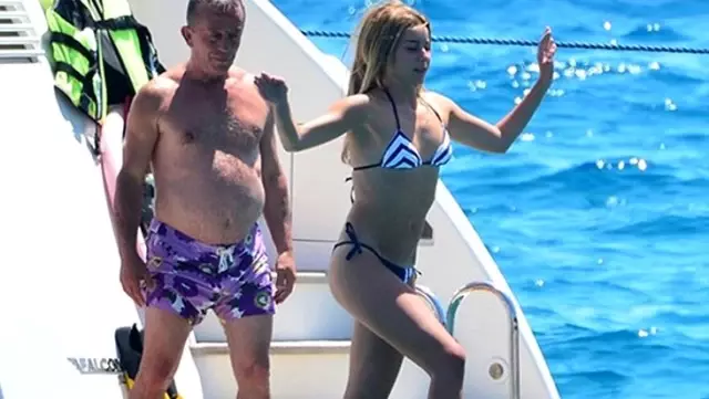 Ali Ağaoğlu'nun eski sevgilisi Hazal Mesudiyeli, erkek arkadaşını bıçakla yaraladı Ali Ağaoğlu'nun eski sevgilisi Hazal Mesudiyeli, erkek arkadaşını bıçakla yaraladı