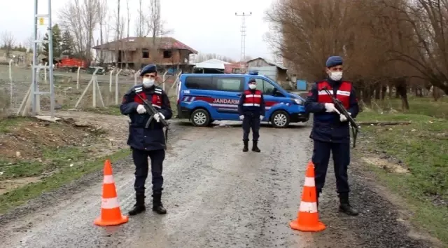 Çankırı'da bir köy koronavirüs nedeniyle tedbir amaçlı karantina altına alındı Çankırı'da bir köy koronavirüs nedeniyle tedbir amaçlı karantina altına alındı
