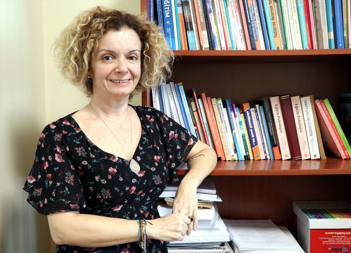 'Çocuklara virüsten korunmanın yollarını hikaye ve şarkılarla anlatabilirsiniz' önerisi