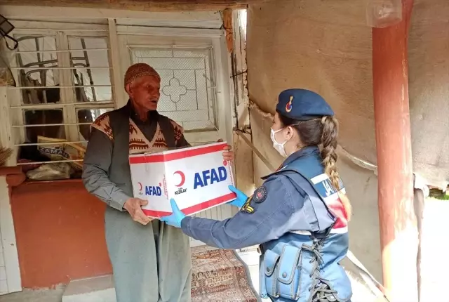Elazığ'da jandarmanın yaşlı ve hastalara desteği sürüyor Elazığ'da jandarmanın yaşlı ve hastalara desteği sürüyor