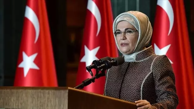 Emine Erdoğan'dan gençlere, yaşlıları korumak için dayanışma çağrısı