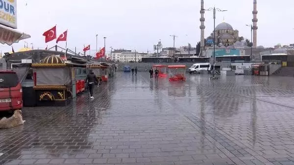 Eminönü sessizliğe büründü Eminönü sessizliğe büründü