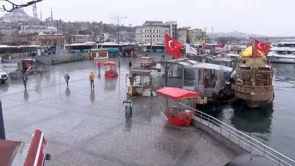 Eminönü sessizliğe büründü Eminönü sessizliğe büründü