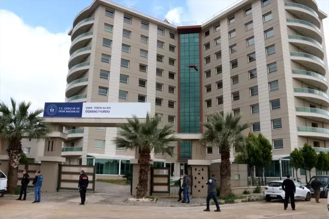 Etiyopya'dan getirilen 131 kişi, İzmir'deki yurtta karantinaya alındı Etiyopya'dan getirilen 131 kişi, İzmir'deki yurtta karantinaya alındı