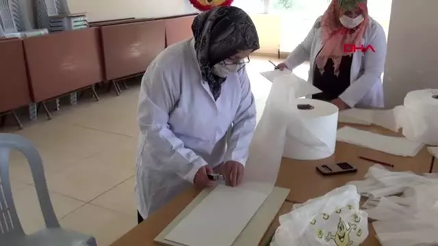 Felahiye'de kadınlarıh ürettiği maskeler ücretsiz dağıtılıyor Felahiye'de kadınlarıh ürettiği maskeler ücretsiz dağıtılıyor