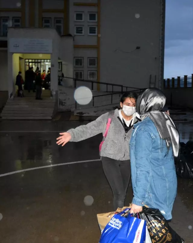 Gaziantep’te gözetim süresi biten öğrenciler ailelerine kavuştu