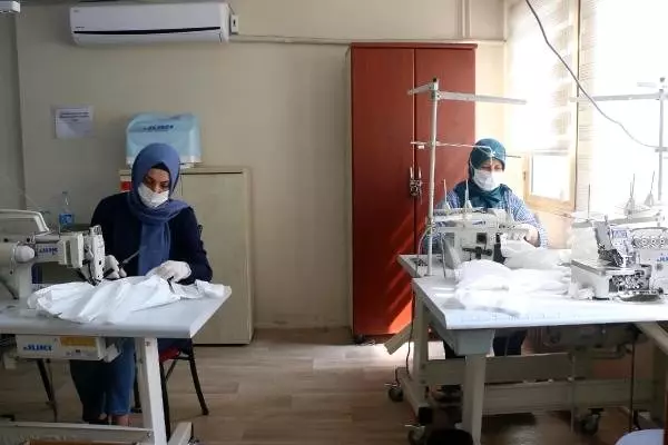Halk eğitim merkezinde maske üretimi Halk eğitim merkezinde maske üretimi