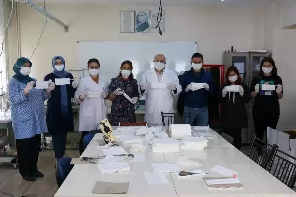 Halk eğitim merkezinde maske üretimi Halk eğitim merkezinde maske üretimi