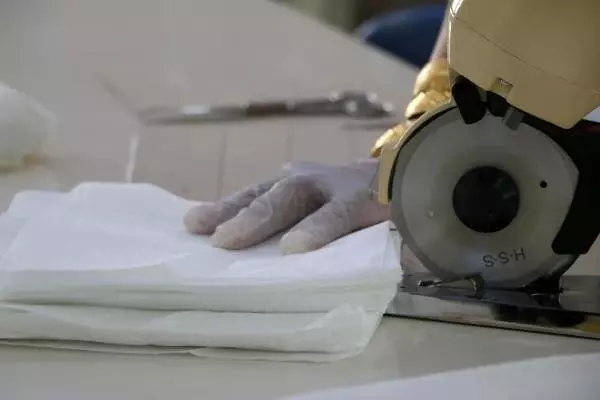 Halk eğitim merkezinde maske üretimi Halk eğitim merkezinde maske üretimi