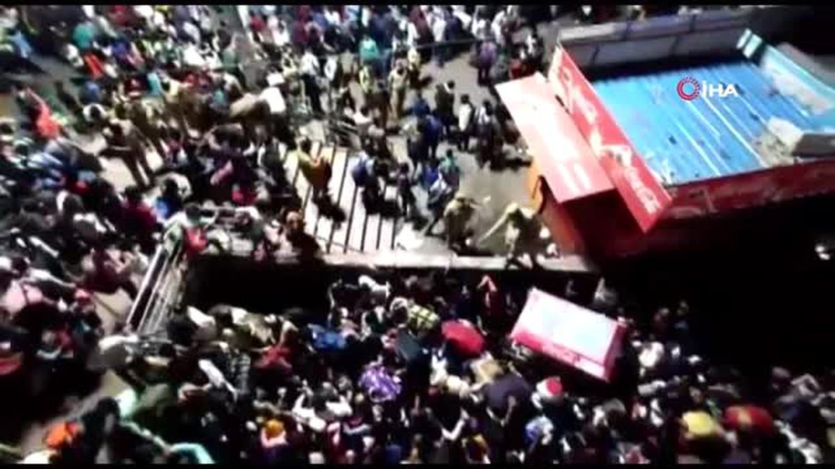 Hindistan'da evine dönmek isteyen binlerce işçi, otobüs terminalinde bekletildi
