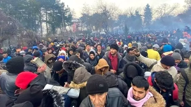 İçişleri Bakanı Soylu: Salgın nedeniyle Yunanistan sınırındaki mültecileri geri gönderme merkezlerine aldık İçişleri Bakanı Soylu: Salgın nedeniyle Yunanistan sınırındaki mültecileri geri gönderme merkezlerine aldık
