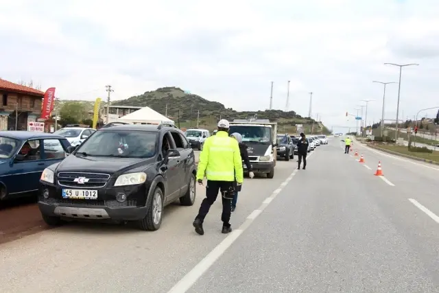 Kula girişinde ateş ölçerli korona tedbirleri