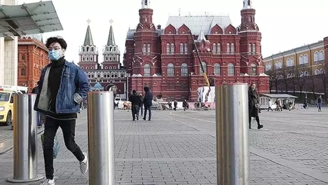Moskova'da koronavirüs salgını nedeniyle sokağa çıkma yasağı ilan edildi Moskova'da koronavirüs salgını nedeniyle sokağa çıkma yasağı ilan edildi