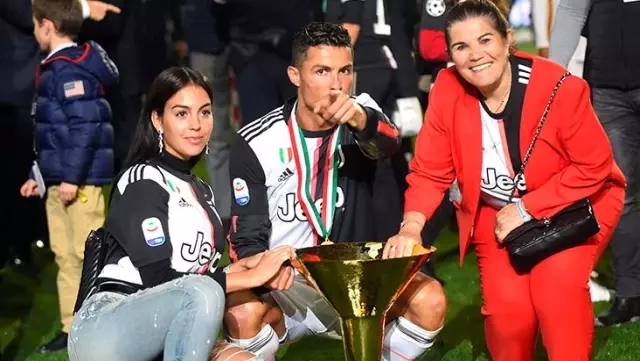 Ronaldo'nun felç geçiren annesi iyileşti ve taburcu oldu Ronaldo'nun felç geçiren annesi iyileşti ve taburcu oldu