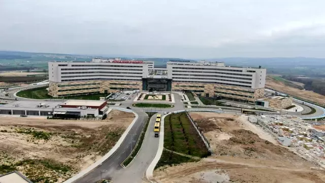 Şehir hastaneleri olmasaydı virüsün yayılma oranı iki katına çıkardı Şehir hastaneleri olmasaydı virüsün yayılma oranı iki katına çıkardı