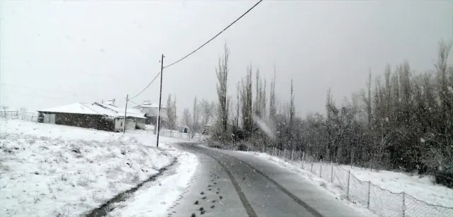 Sivas'ta kar yağışı etkili oldu