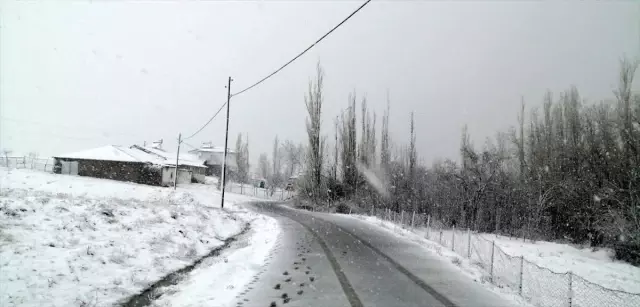 Sivas'ta kar yağışı etkili oldu