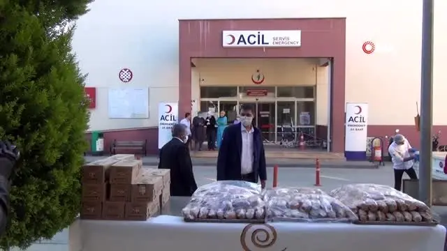 AK Parti Milletvekili Tuba Vural Çokal'dan sağlık çalışanlarına kahvaltı ikramı AK Parti Milletvekili Tuba Vural Çokal'dan sağlık çalışanlarına kahvaltı ikramı