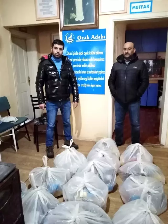 Ardahan ve Kars'ta 'Vefa Sosyal Destek Grubu' ihtiyaç sahiplerinin de hizmetine koşuyor