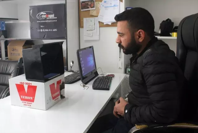 Atık malzemelerden promter yaptı