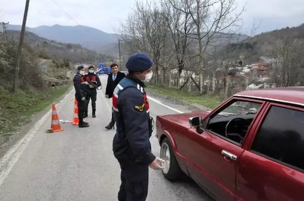 Bartın'da Hasankadı beldesi karantinaya alındı (2) Bartın'da Hasankadı beldesi karantinaya alındı (2)