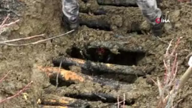 Bitlis'te BTÖ terör örgütüne ait araziye gizlenmiş yaşam malzemesi ele geçirildi Bitlis'te BTÖ terör örgütüne ait araziye gizlenmiş yaşam malzemesi ele geçirildi