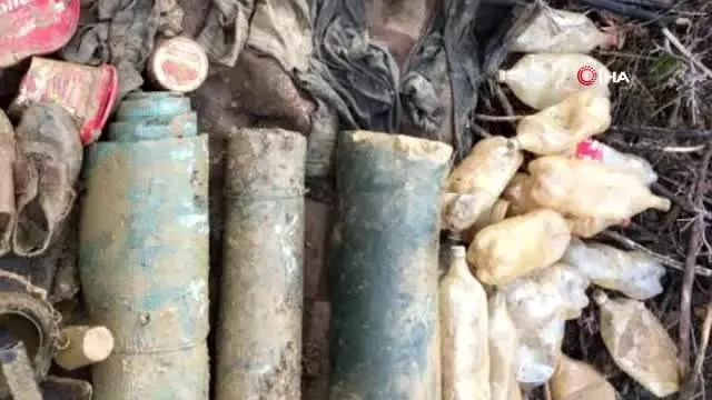 Bitlis'te BTÖ terör örgütüne ait araziye gizlenmiş yaşam malzemesi ele geçirildi Bitlis'te BTÖ terör örgütüne ait araziye gizlenmiş yaşam malzemesi ele geçirildi