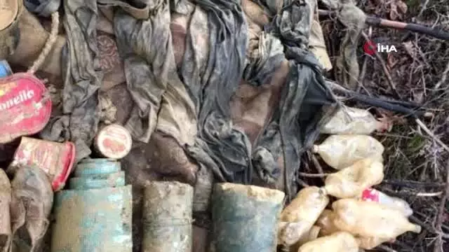 Bitlis'te BTÖ terör örgütüne ait araziye gizlenmiş yaşam malzemesi ele geçirildi Bitlis'te BTÖ terör örgütüne ait araziye gizlenmiş yaşam malzemesi ele geçirildi