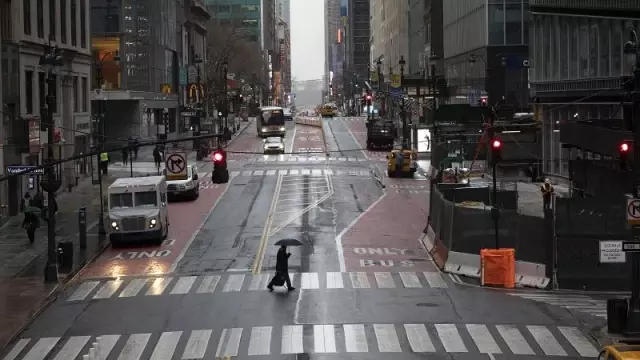 Covid-19: Ölenlerin sayısının bine yaklaştığı New York'ta mağazalar yağmalamaya karşı önlem alıyor Covid-19: Ölenlerin sayısının bine yaklaştığı New York'ta mağazalar yağmalamaya karşı önlem alıyor
