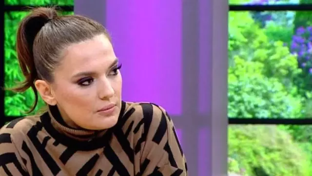 Demet Akalın'ndan Çin'de vahşi hayvan pazarlarının yeniden açılmasına küfürlü tepki Demet Akalın'ndan Çin'de vahşi hayvan pazarlarının yeniden açılmasına küfürlü tepki