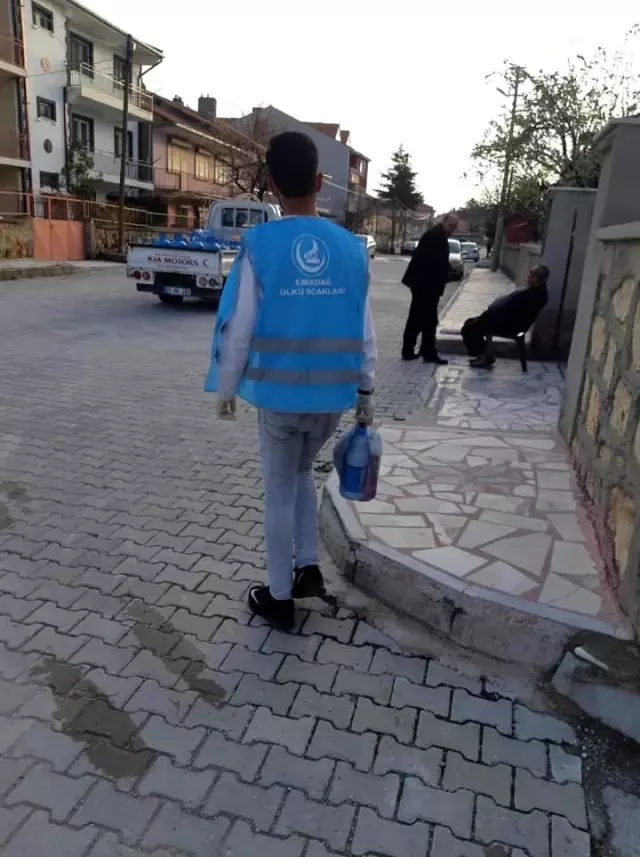Emirdağlı Ülkücülerden yaşlılara gönüllü hizmet Emirdağlı Ülkücülerden yaşlılara gönüllü hizmet
