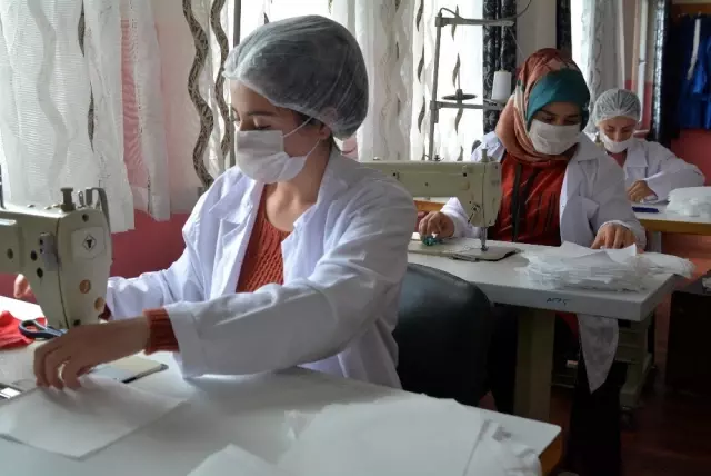 Hakkari'de günde 5 bin adet maske üretiliyor