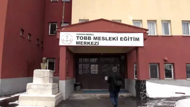 Hakkarili kadınlar cerrahi maske üretiyor Hakkarili kadınlar cerrahi maske üretiyor