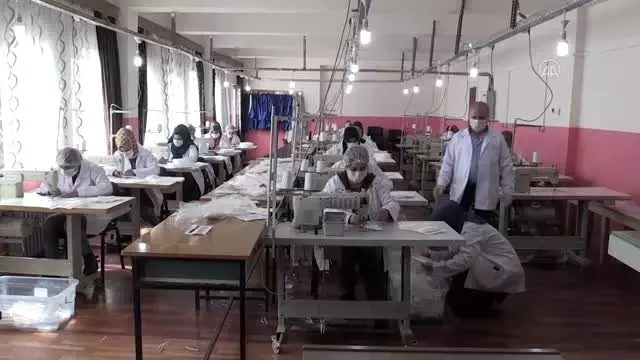 Hakkarili kadınlar cerrahi maske üretiyor Hakkarili kadınlar cerrahi maske üretiyor