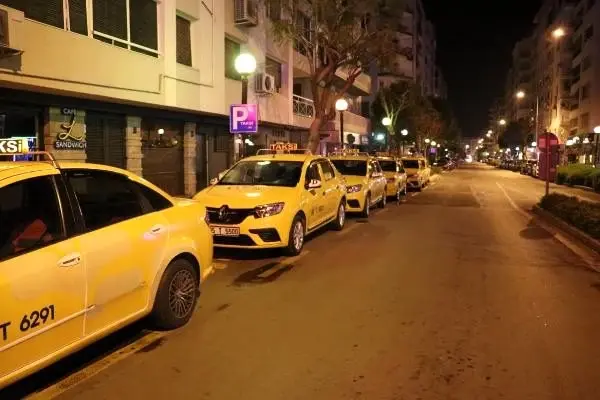 İzmir'de tek-çift plaka uygulaması başladı İzmir'de tek-çift plaka uygulaması başladı