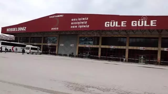 Kastamonu Otogarı'nda koronavirüs mesaisi Kastamonu Otogarı'nda koronavirüs mesaisi