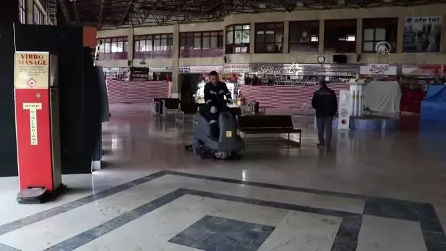 Kastamonu Otogarı'nda koronavirüs mesaisi Kastamonu Otogarı'nda koronavirüs mesaisi