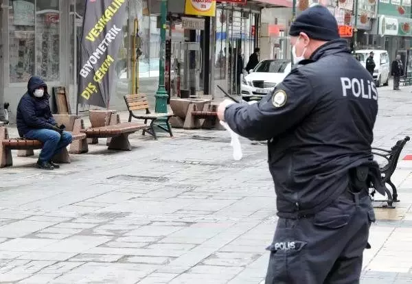 Koronavirüs olabileceği şüphesiyle polisi aradı, hastaneye kaldırıldı