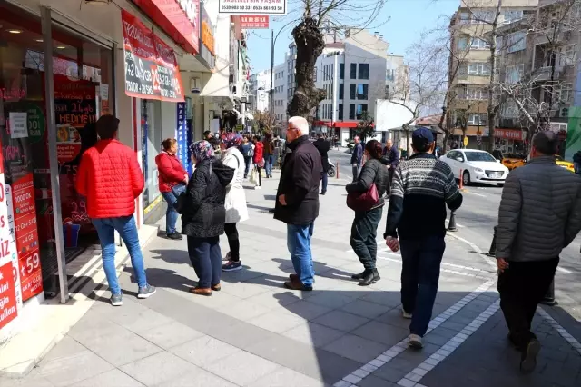 Küçükçekmece'de tıbbi maskeyle market soyan şüpheli yakalandı Küçükçekmece'de tıbbi maskeyle market soyan şüpheli yakalandı