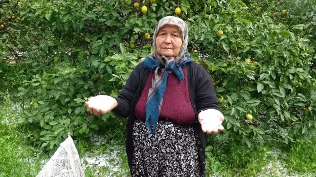 Mersin'de şiddetli dolu yağışı Mersin'de şiddetli dolu yağışı