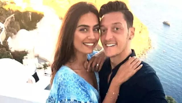 Mesut Özil baba oldu Mesut Özil baba oldu
