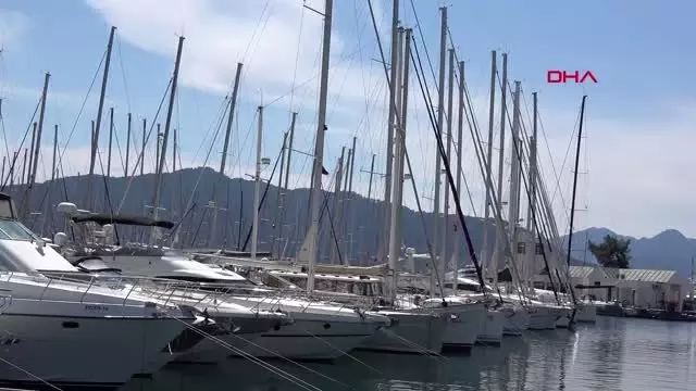 MUĞLA Marmaris'te deniz tutkunları yatlarında izole yaşam sürüyor MUĞLA Marmaris'te deniz tutkunları yatlarında izole yaşam sürüyor
