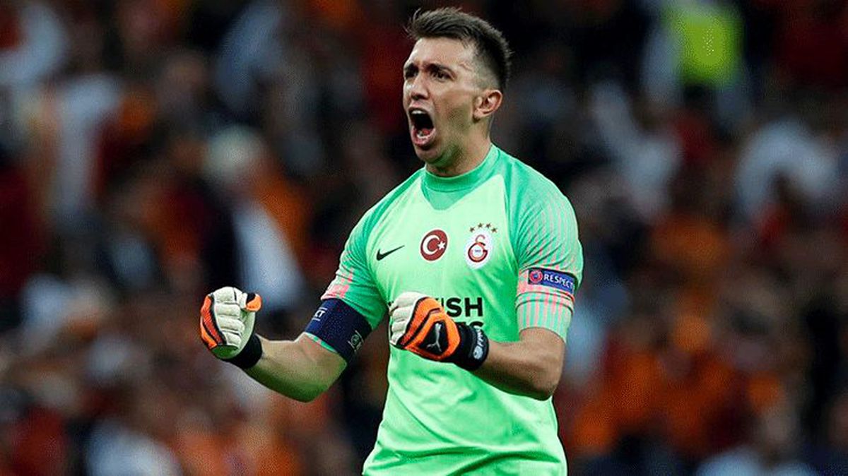 Muslera ve eşinden Gazi Üniversitesi Tıp Fakültesi Hastanesi'ne ekipman desteği