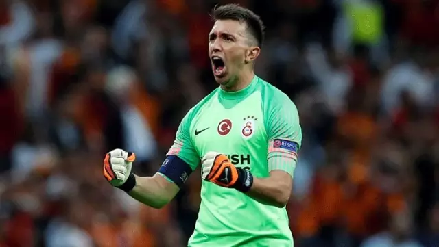 Muslera ve eşinden Gazi Üniversitesi Tıp Fakültesi Hastanesi'ne ekipman desteği Muslera ve eşinden Gazi Üniversitesi Tıp Fakültesi Hastanesi'ne ekipman desteği