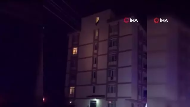 Polis memuru, canını kurtardığı genç tarafından bıçaklandı Polis memuru, canını kurtardığı genç tarafından bıçaklandı