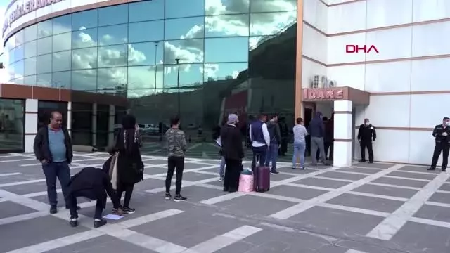 Şanlıurfa'da il dışına çıkmak isteyenler seyahat izni alıyor Şanlıurfa'da il dışına çıkmak isteyenler seyahat izni alıyor