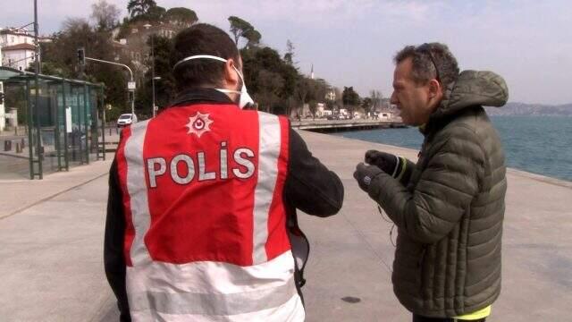 Yasağa rağmen sahilde yürüyüşe çıkan vatandaşlara bin TL para cezası verildi Yasağa rağmen sahilde yürüyüşe çıkan vatandaşlara bin TL para cezası verildi